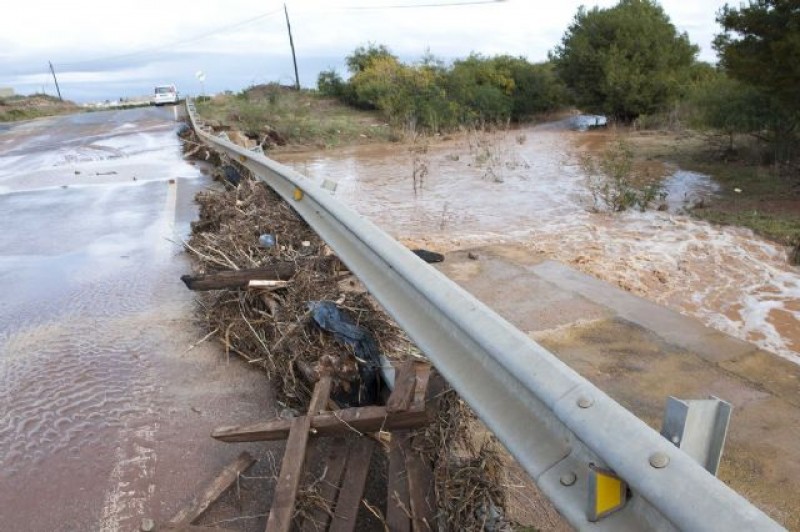 <span style='color:#780948'>ARCHIVED</span> - Up to 130 mm of rain causes flooding in north-west Murcia