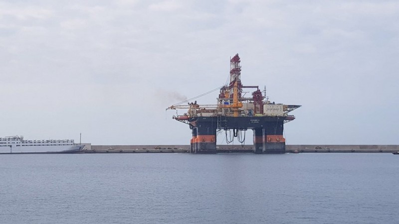 <span style='color:#780948'>ARCHIVED</span> - Oil rig mega platform arrives at Escombreras in Cartagena for repair