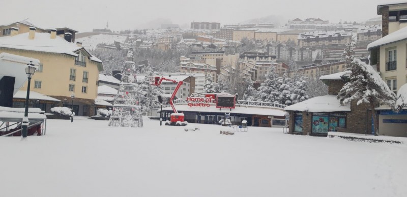 <span style='color:#780948'>ARCHIVED</span> - Heavy snow in the Sierra Nevada but will ski resorts in Spain open this year?