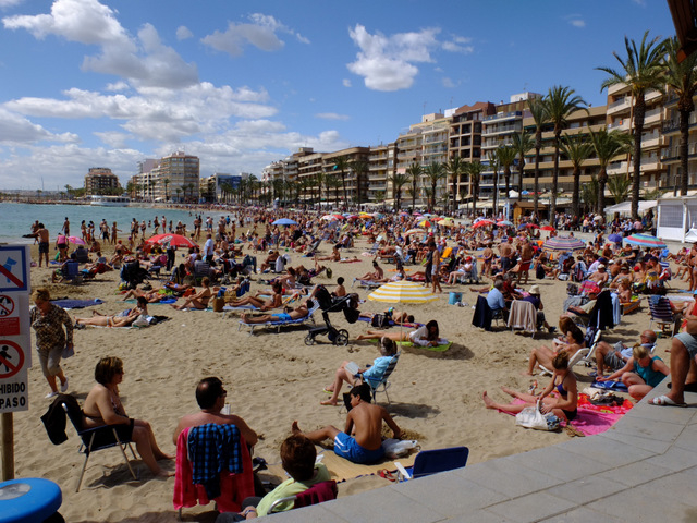 Playa del Cura, Torrevieja, a well-equipped urban beach