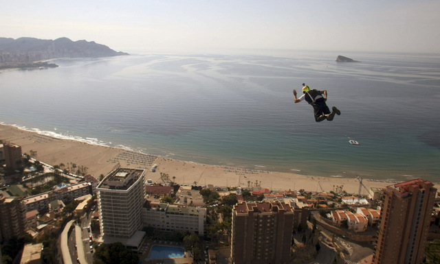<span style='color:#780948'>ARCHIVED</span> - Two injured in Benidorm base jumping event