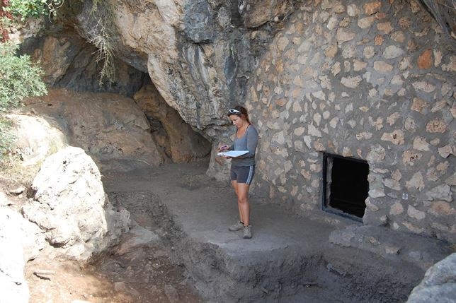 <span style='color:#780948'>ARCHIVED</span> - Summer excavations in the  Cova de l’Or Alicante