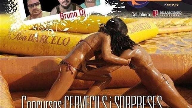 <span style='color:#780948'>ARCHIVED</span> - Female mud wrestling causes controversy in Valencia fiestas