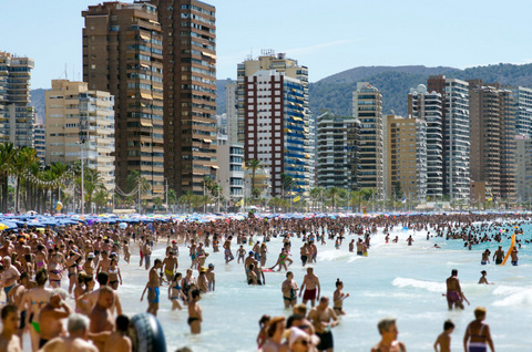 <span style='color:#780948'>ARCHIVED</span> - Benidorm hotels enjoy a busy first half of November