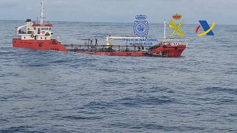 <span style='color:#780948'>ARCHIVED</span> - Narcos sink boat carrying three tonnes of cocaine off Galician coastline
