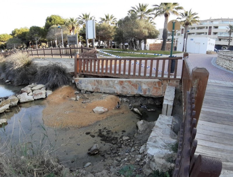 <span style='color:#780948'>ARCHIVED</span> - Senillar bridge closed at Playa de l’Ampolla in Moraira due to Storm Gloria damage