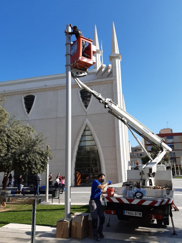 <span style='color:#780948'>ARCHIVED</span> - Torrevieja improves illumination in Plaza de Oriente