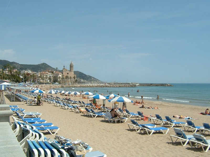 <span style='color:#780948'>ARCHIVED</span> - Spanish Foreign Minister optimistic that Brits will holiday on beaches in Spain this summer