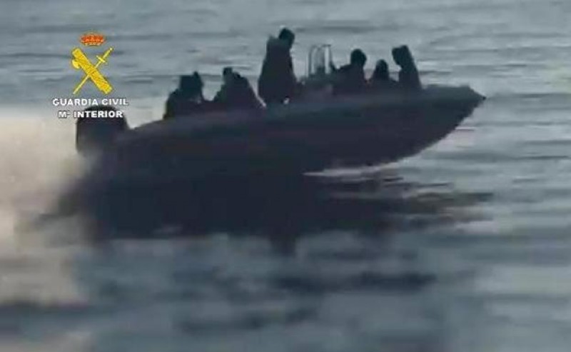 <span style='color:#780948'>ARCHIVED</span> - Four arrested from suspected drugs boat which exploded out to sea in Almeria