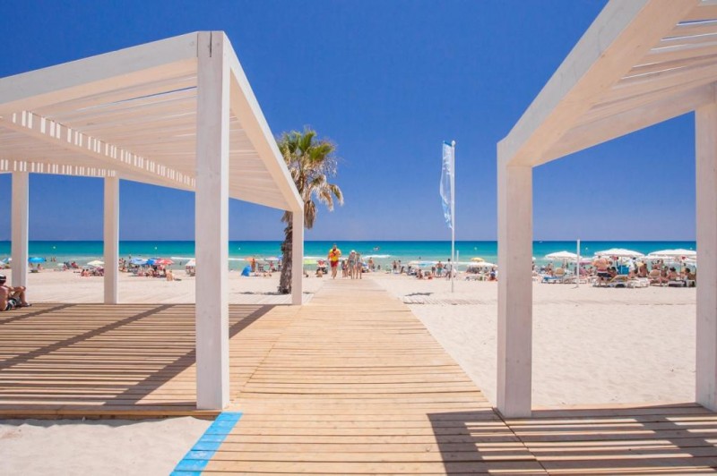 <span style='color:#780948'>ARCHIVED</span> - Alicante kicks off extended beach season on the Costa Blanca