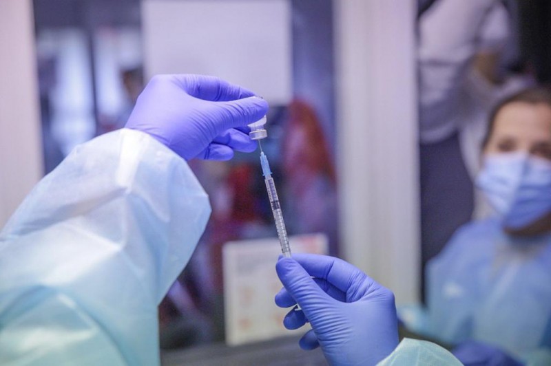 <span style='color:#780948'>ARCHIVED</span> - Andalucía considering giving Covid vaccines to domestic tourists from within Spain this summer