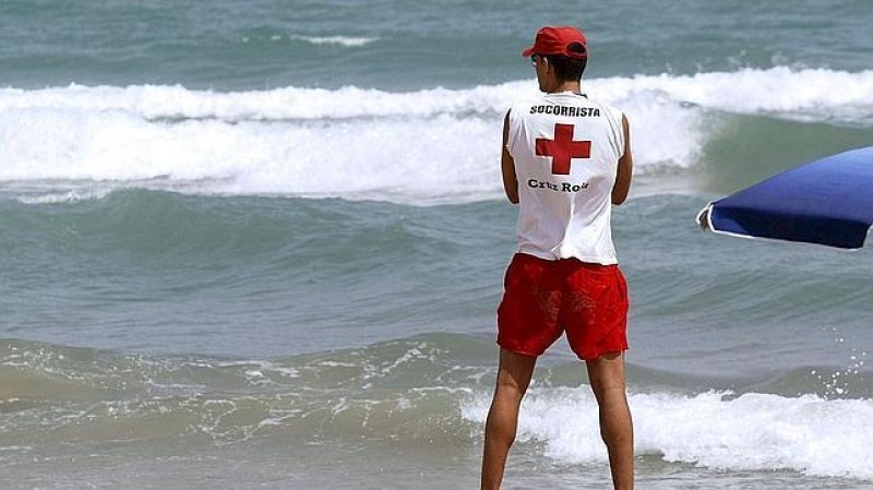 <span style='color:#780948'>ARCHIVED</span> - Young girl and elderly man almost drown off Murcia beaches