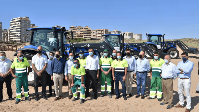 <span style='color:#780948'>ARCHIVED</span> - Elche unveils new heavy duty beach cleaning fleet