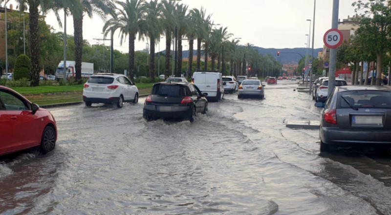 <span style='color:#780948'>ARCHIVED</span> - Heavy thunderstorm brings localized flooding to much of Murcia
