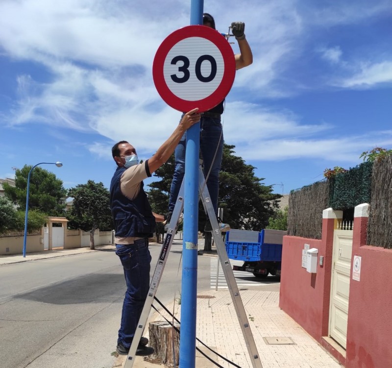 <span style='color:#780948'>ARCHIVED</span> -  New road signs in La Manga and other areas of Mar Menor 