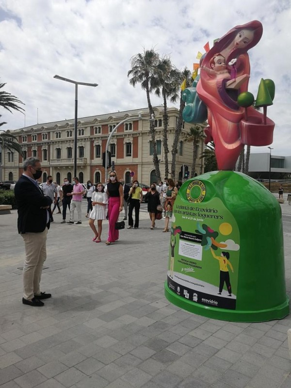 <span style='color:#780948'>ARCHIVED</span> - Festive ninots placed on recycling igloos to celebrate Fogueres de San Juan in Alicante