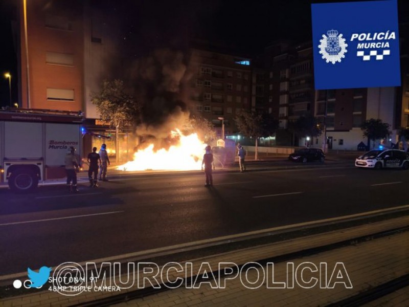 <span style='color:#780948'>ARCHIVED</span> - Arrested for burning 16 bins in the early hours of the morning in Murcia city