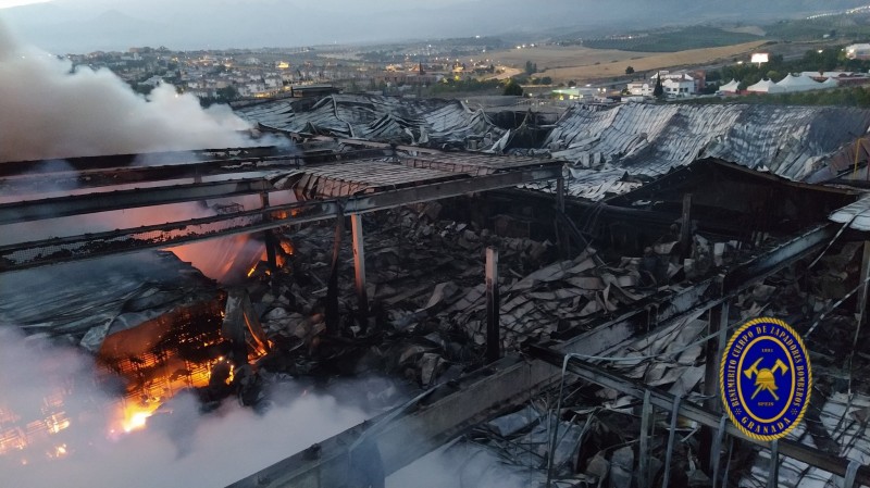 <span style='color:#780948'>ARCHIVED</span> - Devastation in Otura, Granada, as fire ravages ham warehouses