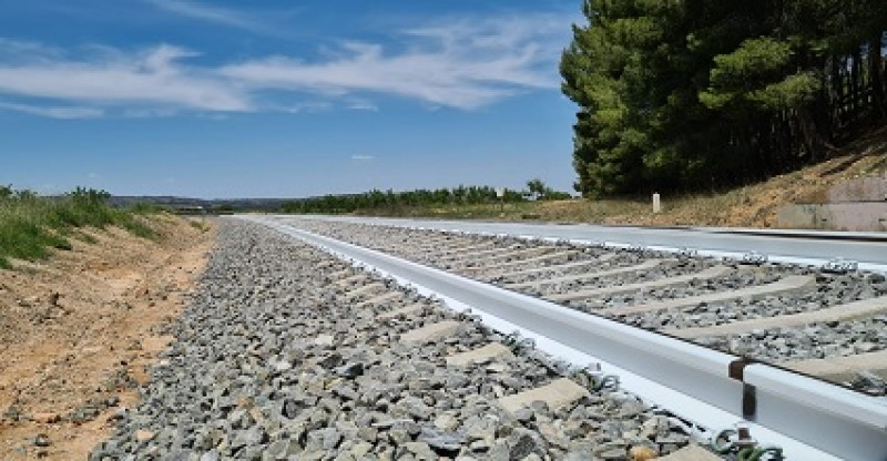 <span style='color:#780948'>ARCHIVED</span> - Railway ice paint against extreme heat being tested on a line to Cartagena