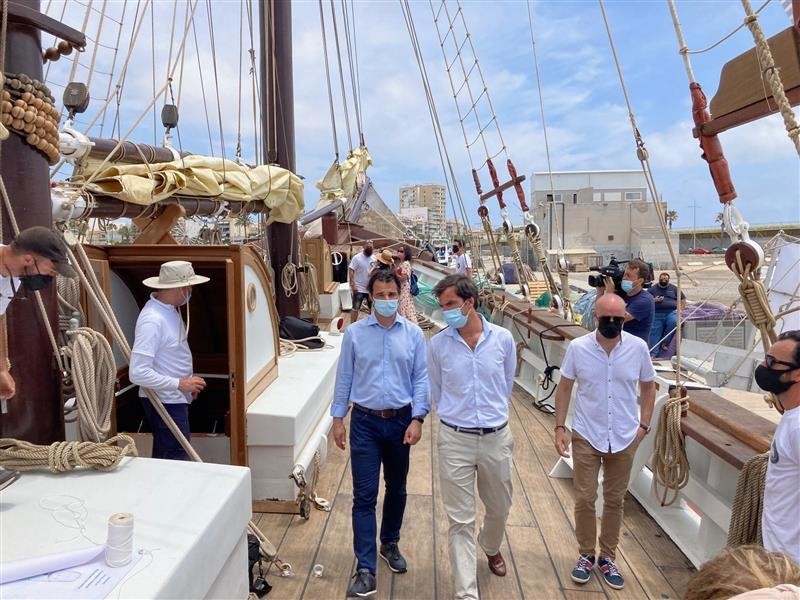 <span style='color:#780948'>ARCHIVED</span> - Thousands visit iconic Pascual Flores as it returns to home port in Torrevieja