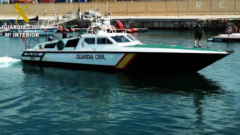 <span style='color:#780948'>ARCHIVED</span> - Rescuers free loggerhead sea turtle trapped in illegal fishing beacon off Alicante coastline