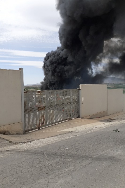 <span style='color:#780948'>ARCHIVED</span> - Scrapyard fire destroys more than 50 cars in Molina de Segura