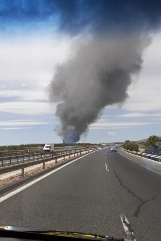 Scrapyard fire destroys more than 50 cars in Molina de Segura