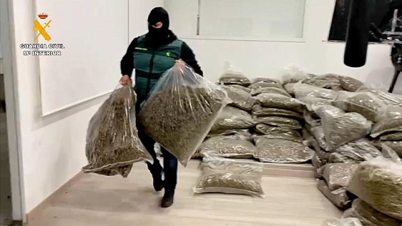 <span style='color:#780948'>ARCHIVED</span> - Eight people arrested smuggling five tons of marijuana between Almeria and the UK