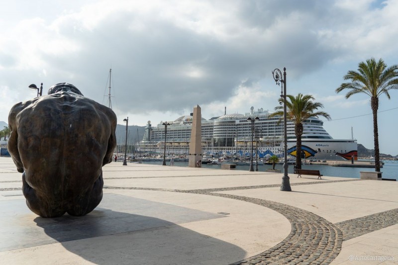 <span style='color:#780948'>ARCHIVED</span> - First international cruise ship visits Cartagena after 16 month absence