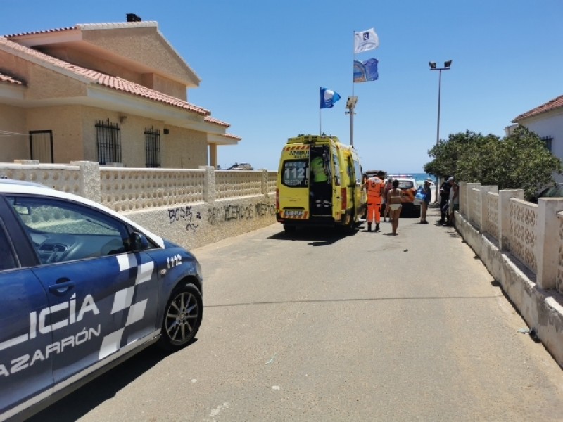 <span style='color:#780948'>ARCHIVED</span> - Mazarron lifeguards rescue unconscious man off Playa de la Reya in Mazarrón