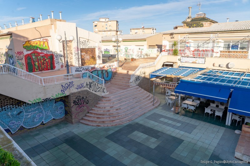<span style='color:#780948'>ARCHIVED</span> - Outdoor terraces in Las Dunas shopping centre closed to cut down on illegal drinking parties