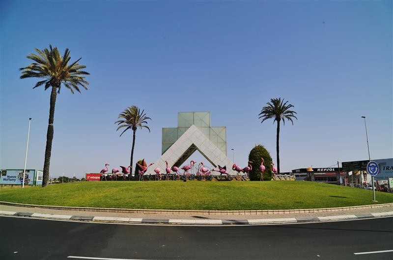 <span style='color:#780948'>ARCHIVED</span> - Emblematic flamingos adorn Torrevieja roundabout