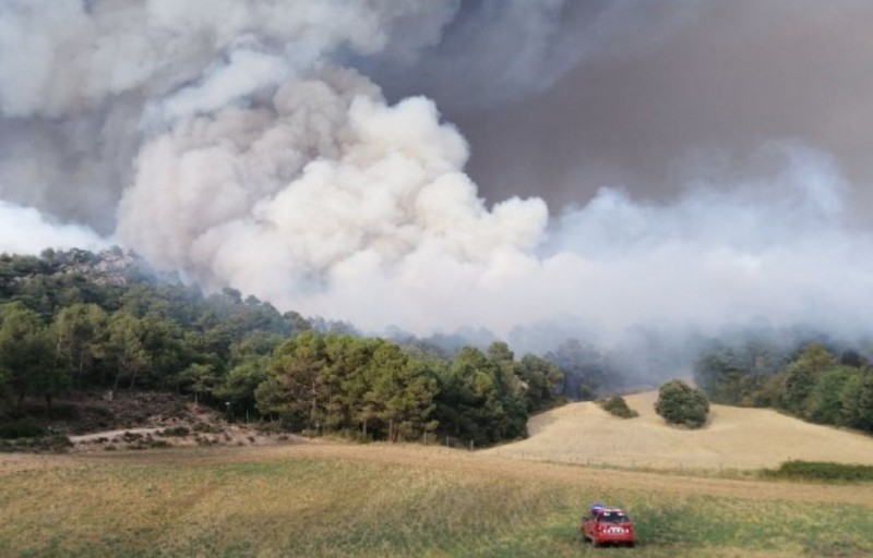 <span style='color:#780948'>ARCHIVED</span> - Efforts continue to bring raging wildfire under control in Tarragona and Barcelona