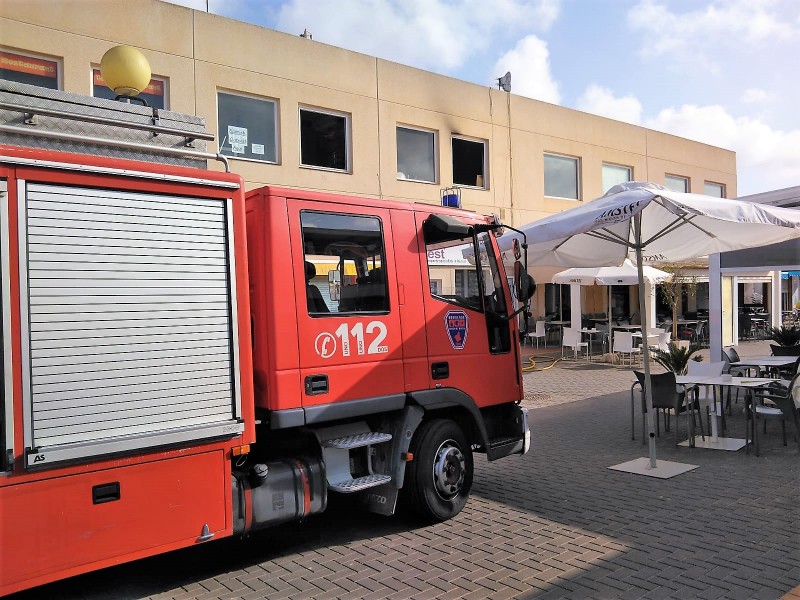 <span style='color:#780948'>ARCHIVED</span> - One man treated for smoke inhalation during fire in Camposol B Sector restaurant