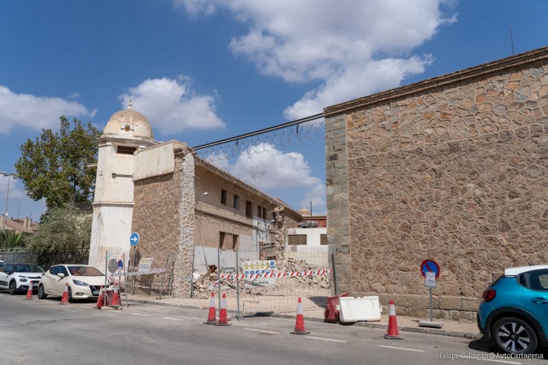 <span style='color:#780948'>ARCHIVED</span> - Controversial demolition work halted on San Anton prison in Cartagena due to licencing issues