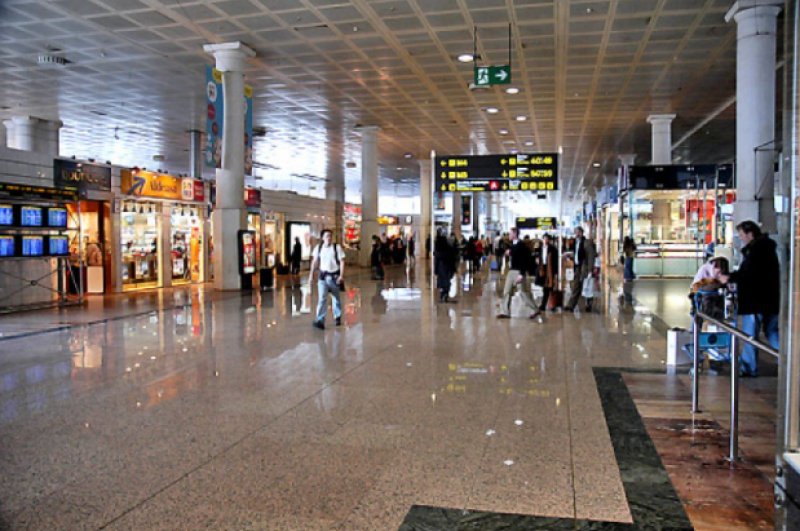 <span style='color:#780948'>ARCHIVED</span> - El Prat airport expansion suspended in Barcelona