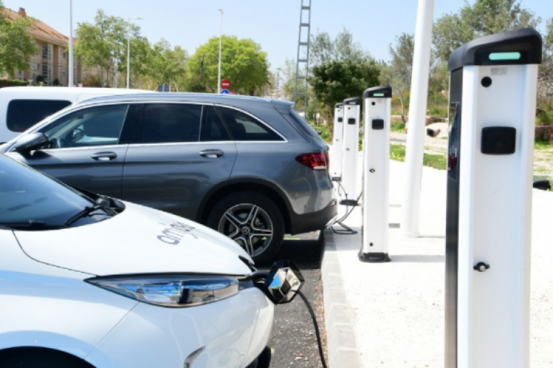 <span style='color:#780948'>ARCHIVED</span> - Four electric vehicle charging points installed in Benidorm