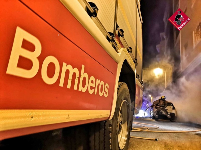 <span style='color:#780948'>ARCHIVED</span> - Fire in rubbish bin damages six vehicles and three buildings in Alicante