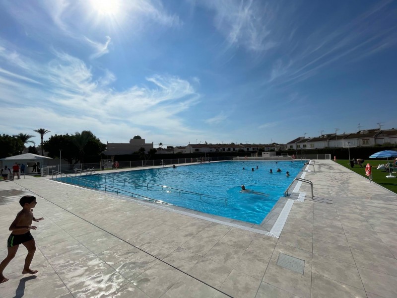 <span style='color:#780948'>ARCHIVED</span> - Los Alcazares re-opens piscina Ola Azul complex