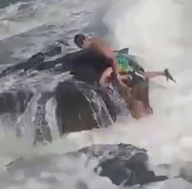 <span style='color:#780948'>ARCHIVED</span> - Harrowing moment tourist and her rescuer are engulfed in waves before drowning in Torrevieja