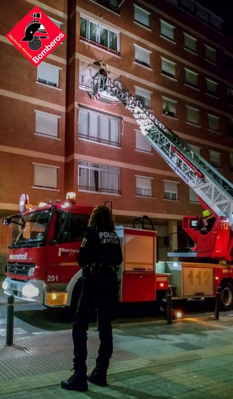 <span style='color:#780948'>ARCHIVED</span> - Benidorm firefighters climb through 3rd-storey window to rescue man who was sleeping safe and sound