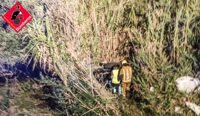 <span style='color:#780948'>ARCHIVED</span> - Woman killed and three injured after car plunges into ravine in Javea