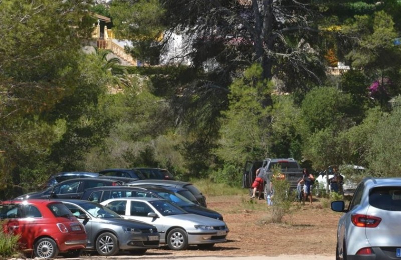 <span style='color:#780948'>ARCHIVED</span> - Fed-up residents threaten to block access to Javea cove to stop overcrowding