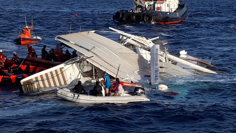 <span style='color:#780948'>ARCHIVED</span> - Catamaran Ole sinking in Cartagena caused by possible factory defect