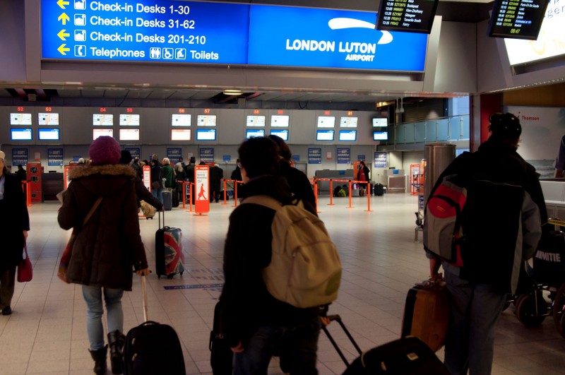 <span style='color:#780948'>ARCHIVED</span> - UK to update travel rules ready for Christmas rush