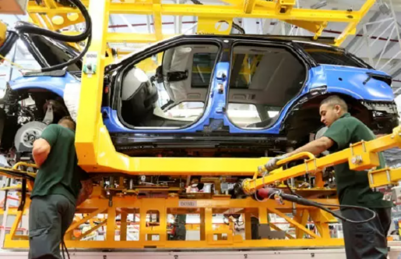<span style='color:#780948'>ARCHIVED</span> - Car production in Spain plummeted in October