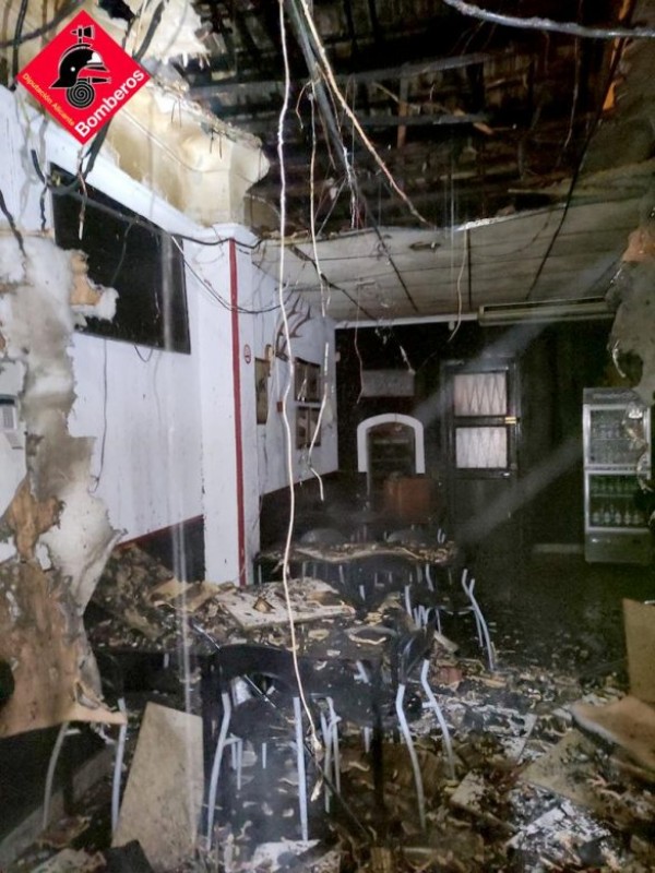 <span style='color:#780948'>ARCHIVED</span> - Almoradi bar gutted in fire