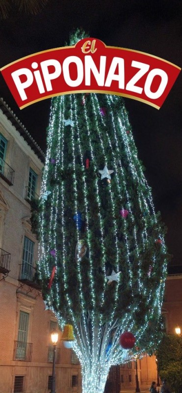 <span style='color:#780948'>ARCHIVED</span> - Murcia Christmas tree jokingly compared to a pipa