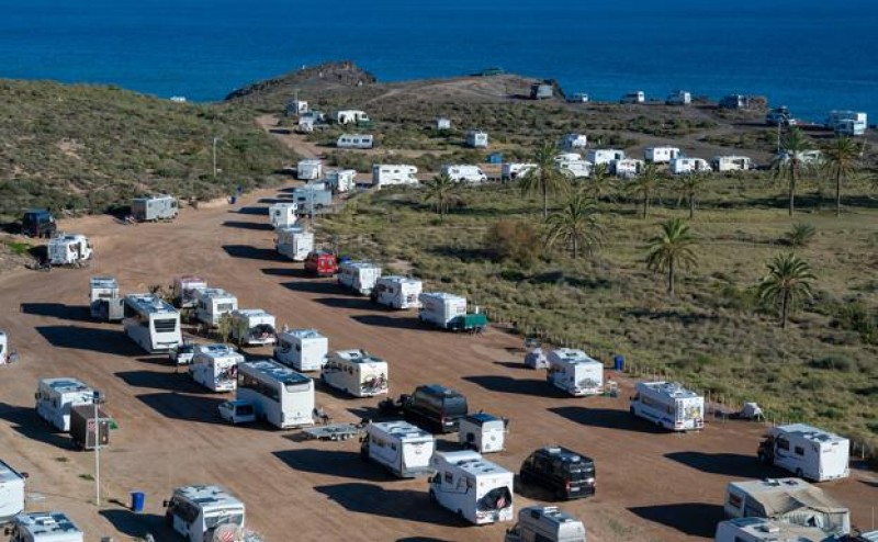Caravan owners accused of parking illegally on Mazarron and Aguilas beaches