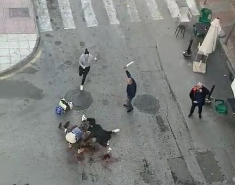 VIDEO: Molina de Segura man almost loses hand in brutal knife attack